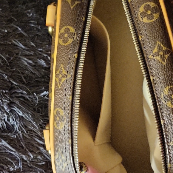 LOUIS VUITTON 🎀 EXCELLENT CONDITION 🩵DISCONTINUED 💄**MANHATTAN PM**💄 - Picture 6 of 14